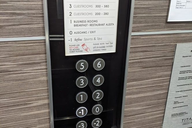 Fahrstuhl zum befine Spa Chausseestraße